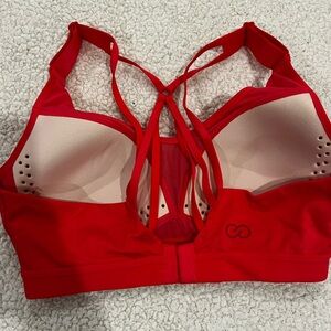 Calia sports bra,size SM pink sports bra.Bra closure in bk & adjustable straps.